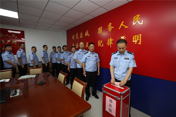 邓州市公安局:着急看病丢失&ldquo;救命钱&rdquo; 民警助力钱款失而复得